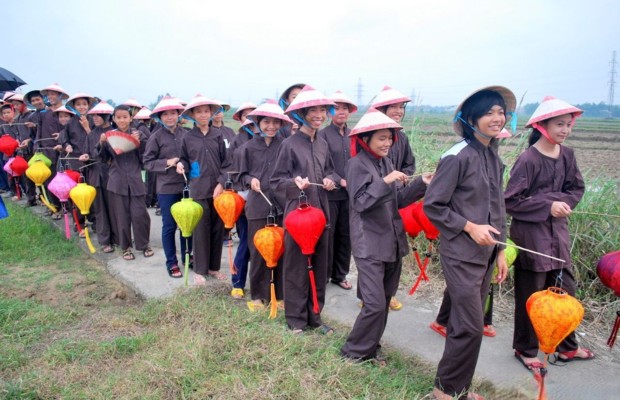 Cảnh đồng ruộng xanh mướt l&agrave;ng cổ Phong Lệ