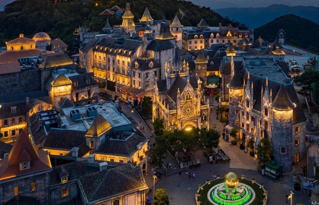 L&agrave;ng Ph&aacute;p cổ k&iacute;nh