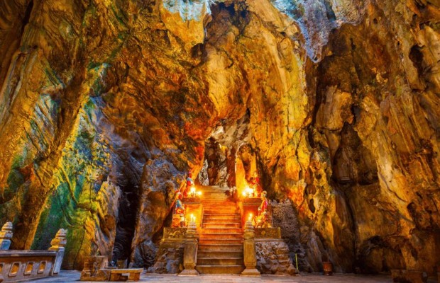 Động Huyền Kh&ocirc;ng Ngũ H&agrave;nh Sơn Đ&agrave; Nẵng - hang động huyền b&iacute; với &aacute;nh s&aacute;ng tự nhi&ecirc;n xuy&ecirc;n qua