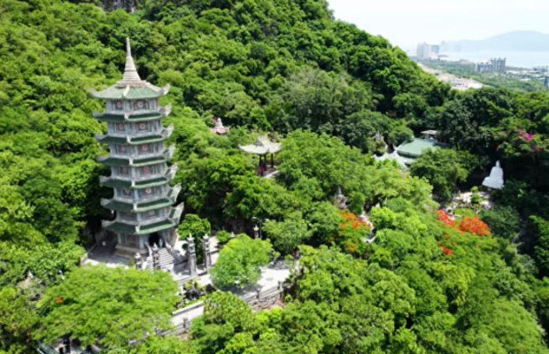 Ch&ugrave;a Linh Ứng Ngũ H&agrave;nh Sơn Đ&agrave; Nẵng - ng&ocirc;i ch&ugrave;a cổ k&iacute;nh hơn 200 năm tuổi tr&ecirc;n n&uacute;i Thủy Sơn