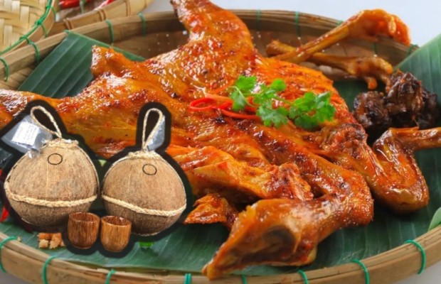 M&oacute;n g&agrave; đi bộ nướng tẩm ti&ecirc;u rừng v&agrave; ly rượu dừa ủ truyền thống tại Nhất L&acirc;m Thủy Trang tr&agrave;