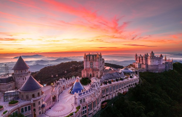 Check-in quảng trường Nhật Thực phong cách La Mã ở Bà Nà