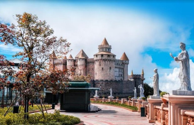  H&agrave;nh lang đ&aacute; cẩm thạch trắng