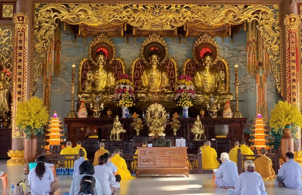 Kh&ocirc;ng gian ch&aacute;nh điện Thiền viện Bồ Đề Đ&agrave; Nẵng trang nghi&ecirc;m v&agrave; linh thi&ecirc;ng