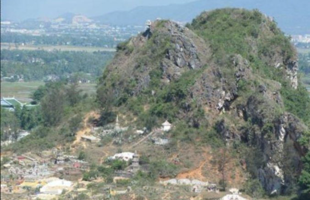 Thổ Sơn được biết đến l&agrave; ngọn n&uacute;i thấp nhất trong quần thể ngũ h&agrave;nh sơn