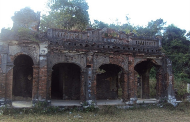 đ&igrave;nh Khu&ecirc; Bắc ngay ch&acirc;n n&uacute;i nơi ph&aacute;t hiện di chỉ văn h&oacute;a Sa Huỳnh, Chăm Pa cổ