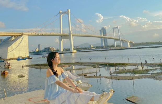 Check-in phong c&aacute;ch H&agrave;n Quốc dưới ch&acirc;n cầu