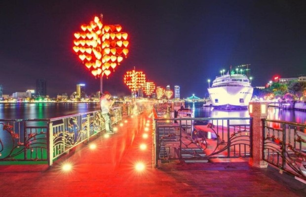 Tọa độ hẹn hò lãng mạn đốn tim tại Cầu Tình Yêu Đà Nẵng 2026