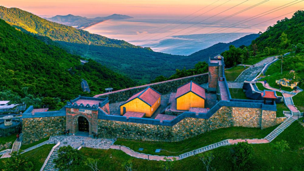deo-hai-van-tour-du-lich-da-nang Đèo Hải Vân là một trong những cung đường đèo ven biển đẹp và nổi tiếng bậc nhất Việt Nam