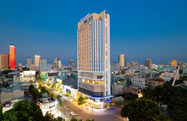 Ph&ograve;ng kh&aacute;ch G8 Luxury Hotel v&agrave; Spa Đ&agrave; Nẵng với thiết kế hiện đại v&agrave; tầm nh&igrave;n đẹp.