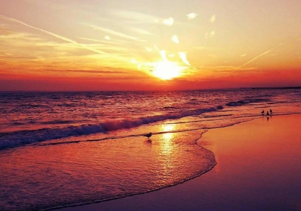 Săn hoàng hôn bãi biển Xuân Thiều: Đẹp tựa tranh vẽ