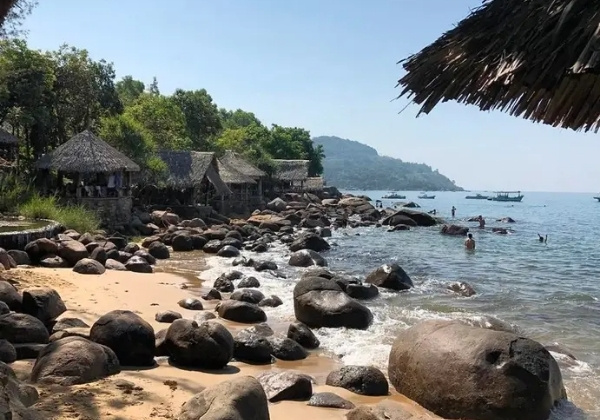 vẻ đẹp từ ghềnh đ&aacute; đen