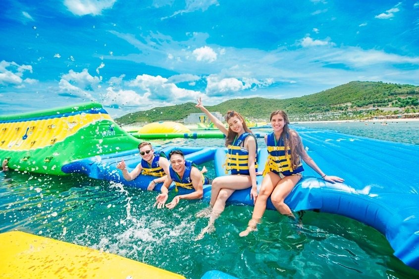 Đắm mình trong làn nước xanh ngọc bích