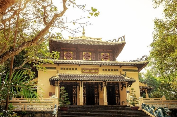 Đền thờ Vua H&ugrave;ng &ndash; di t&iacute;ch lịch sử văn h&oacute;a nằm ngay trong khu&ocirc;n vi&ecirc;n Thảo Cầm Vi&ecirc;n