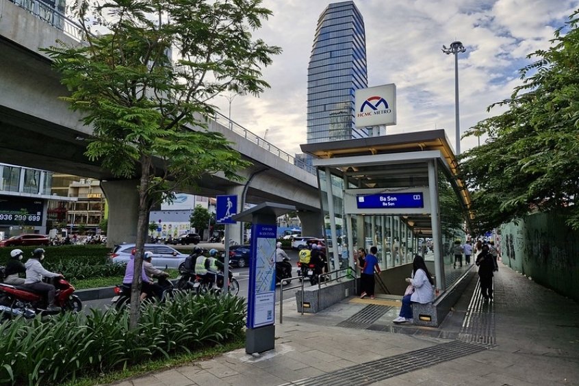 Dễ d&agrave;ng di chuyển đến Bến Bạch Đằng bằng tuyến Metro số 1, dừng ch&acirc;n tại ga Ba Son hiện đại