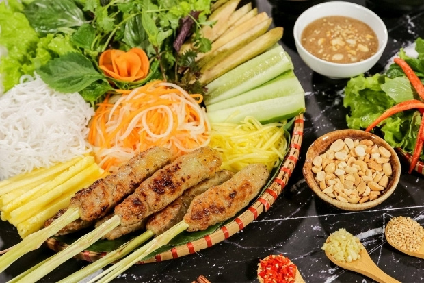 Nem nướng Ninh H&ograve;a hấp dẫn với hương vị thơm lừng đậm đ&agrave; kh&oacute; qu&ecirc;n