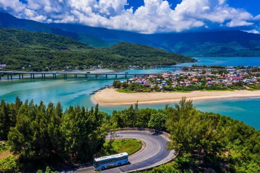 Trọn bộ bí kíp du lịch biển Lăng Cô Huế cùng Vietnam Booking: Đi đâu, ăn gì và chơi gì?
