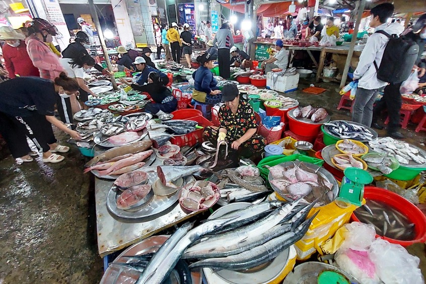 hải sản tươi chợ chiều đ&agrave; nẵng