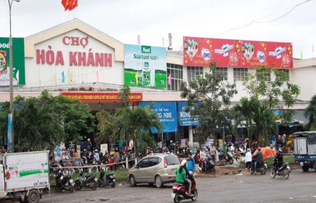 cổng chợ h&ograve;a kh&aacute;nh