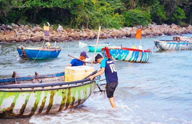 ngư d&acirc;n l&agrave;ng ch&agrave;i nam &ocirc;