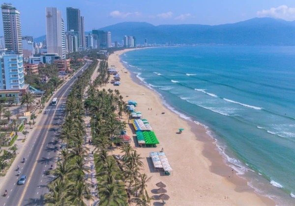 Check-in b&atilde;i biển Mỹ Kh&ecirc; Đ&agrave; Nẵng trong veo dưới &aacute;nh b&igrave;nh minh cực đẹp