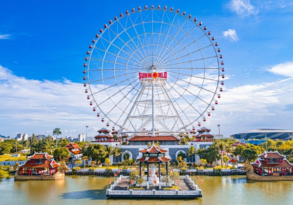 V&ograve;ng quay Mặt Trời Sun Wheel lung linh &aacute;nh đ&egrave;n về đ&ecirc;m tại Asia Park Đ&agrave; Nẵng