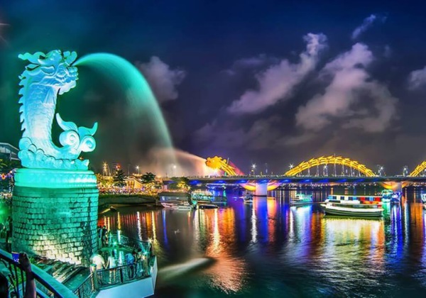  Sương m&ugrave; bao phủ cầu Rồng khi đi du lịch Đ&agrave; Nẵng th&aacute;ng 12 tạo n&ecirc;n vẻ đẹp huyền b&iacute;