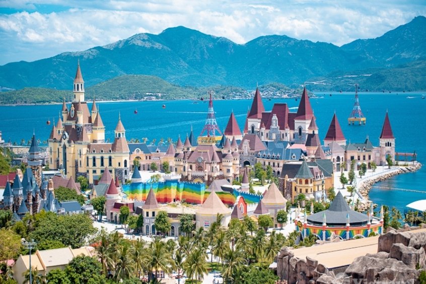 VinWonders Nha Trang, một c&ocirc;ng vi&ecirc;n giải tr&iacute; chủ đề đẳng cấp quốc tế tọa lạc của Vinpearl Nha Trang tr&ecirc;n đảo H&ograve;n Tre
