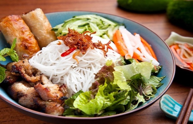 B&uacute;n thịt nướng Đ&agrave; Nẵng với thịt nướng thơm&nbsp;