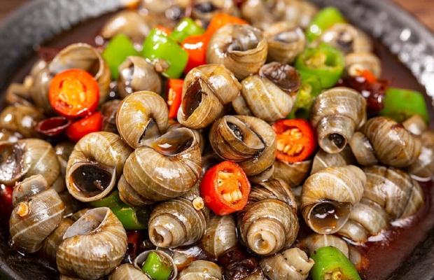 Ốc h&uacute;t x&agrave;o sả ớt cay thơm &ndash; m&oacute;n ăn vặt quen thuộc tại Đ&agrave; Nẵng 