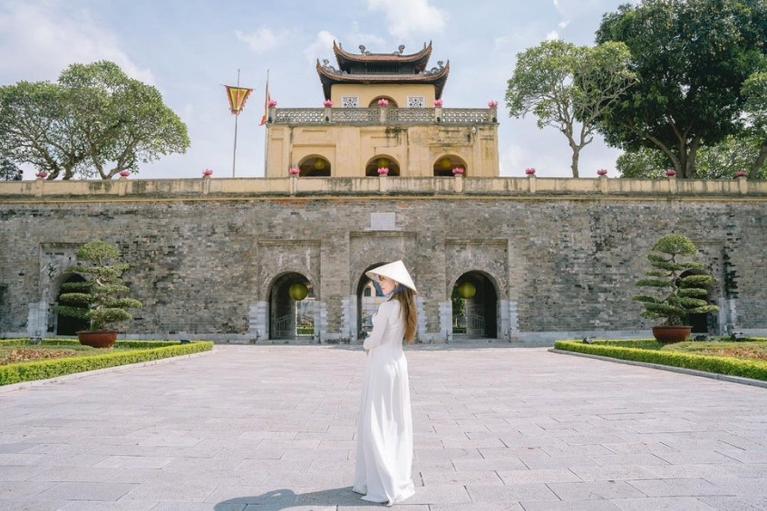 M&ugrave;a thu H&agrave; Nội với nắng v&agrave;ng nhẹ l&agrave; thời điểm đẹp nhất để tham quan Ho&agrave;ng th&agrave;nh Thăng Long