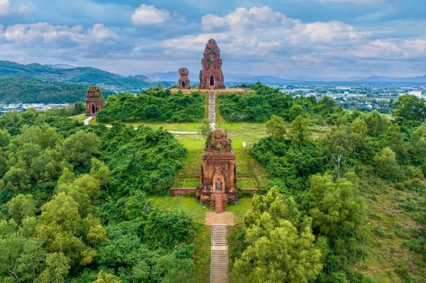 Th&aacute;p B&aacute;nh &Iacute;t Quy Nhơn