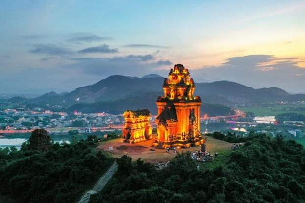 Tháp Bánh Ít Quy Nhơn – Chiêm ngưỡng dấu ấn Chăm Pa nghìn năm trên đất Võ cùng Vietnam Booking