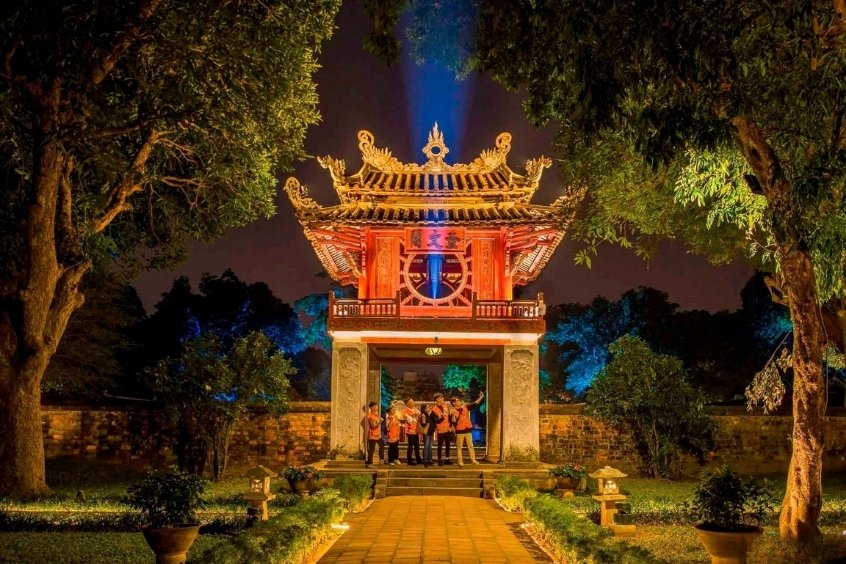 Tour đ&ecirc;m Văn Miếu