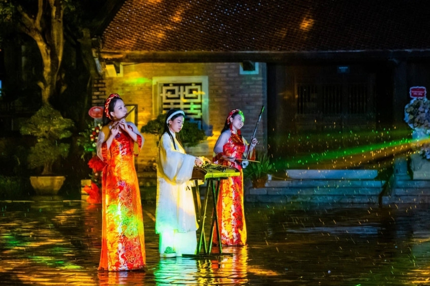 Tour đ&ecirc;m Văn Miếu