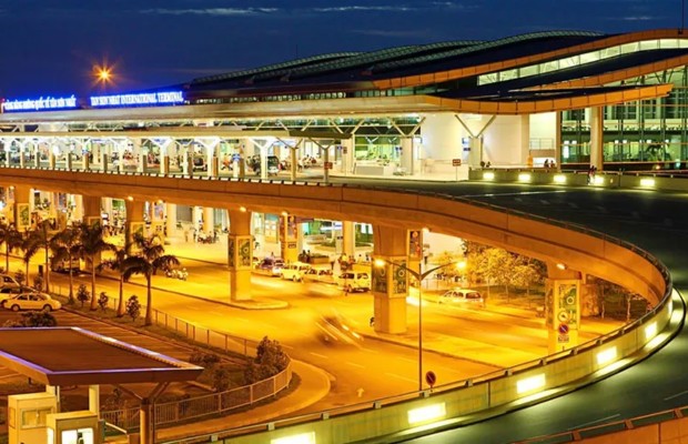 S&acirc;n bay T&acirc;n Sơn Nhất TP.HCM đ&oacute;n v&eacute; m&aacute;y bay từ Iran về Việt Nam