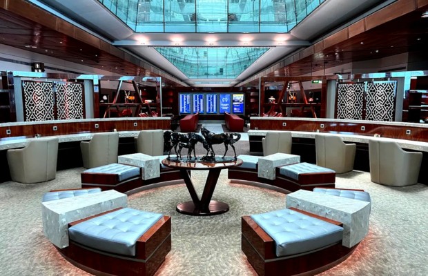 Ph&ograve;ng chờ s&acirc;n bay Dubai Doha qu&aacute; cảnh tr&ecirc;n h&agrave;nh tr&igrave;nh v&eacute; m&aacute;y bay Iran về Việt Nam