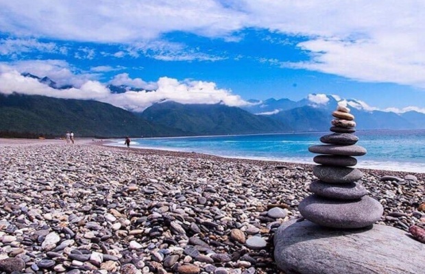 Qixingtan nổi bật với b&atilde;i đ&aacute; cuội v&agrave; view Th&aacute;i B&igrave;nh Dương 