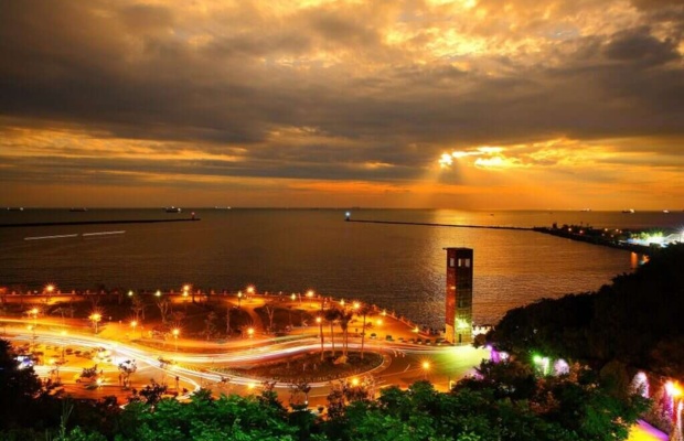 Ho&agrave;ng h&ocirc;n l&atilde;ng mạn tại vịnh Sizihwan Cao H&ugrave;ng