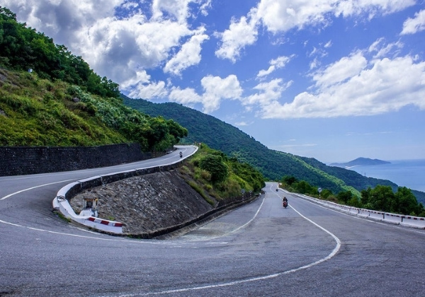 h&agrave;nh tr&igrave;nh đến b&atilde;i chuối