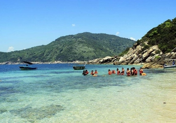 tắm biển m&aacute;t lạnh tại b&atilde;i chuối