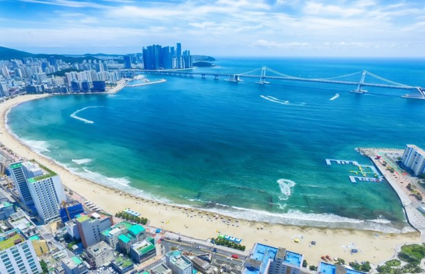 Busan: Th&agrave;nh phố biển s&ocirc;i động