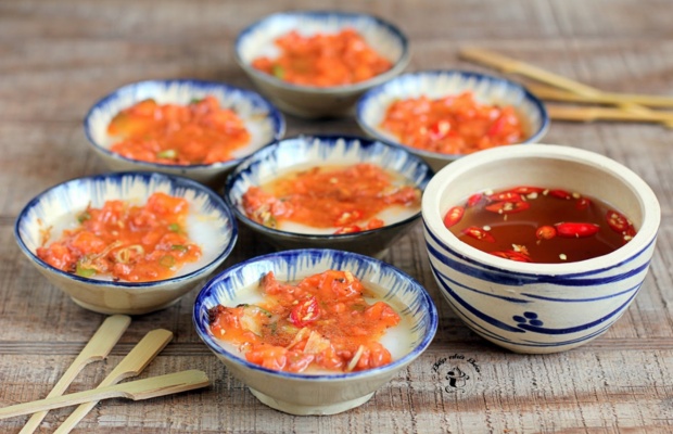 Trải nghiệm ẩm thực b&igrave;nh d&acirc;n nhưng chất lượng với những khay b&aacute;nh n&oacute;ng hổi