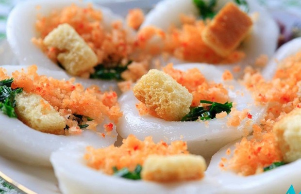 Thưởng thức hương vị b&igrave;nh y&ecirc;n, đậm đ&agrave; kh&oacute; qu&ecirc;n trong từng ch&eacute;n b&aacute;nh b&egrave;o Ho&agrave; Xu&acirc;n Đ&agrave; Nẵng

