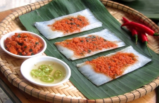 Qu&aacute;n b&aacute;nh nậm lọc Đ&agrave; Nẵng C&ocirc; Nguyệt nổi tiếng với lớp bột mỏng mịn

