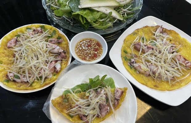 Trải nghiệm ẩm thực th&uacute; vị với b&aacute;nh x&egrave;o &ldquo;t&ocirc;m nhảy&rdquo;
