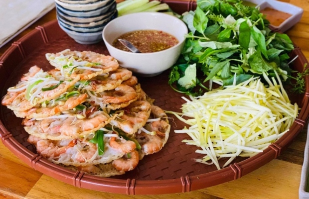 Cận cảnh b&aacute;nh x&egrave;o t&ocirc;m nhảy với lớp vỏ v&agrave;ng gi&ograve;n bắt mắt