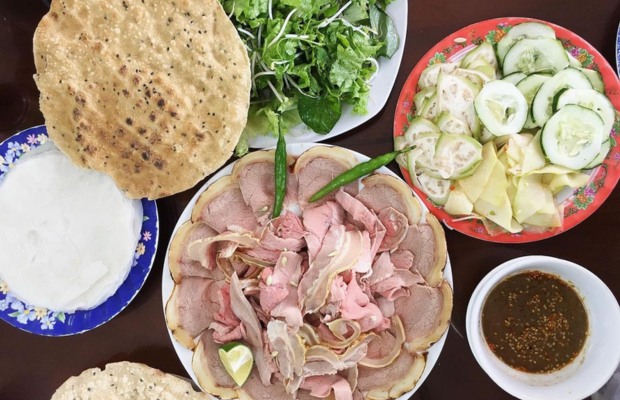 Đặc sản b&ecirc; thui Cầu Mống Đ&agrave; Nẵng hấp dẫn