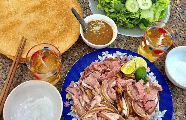 Kh&ocirc;ng gian qu&aacute;n b&ecirc; thui Huynh Đệ Đ&agrave; Nẵng