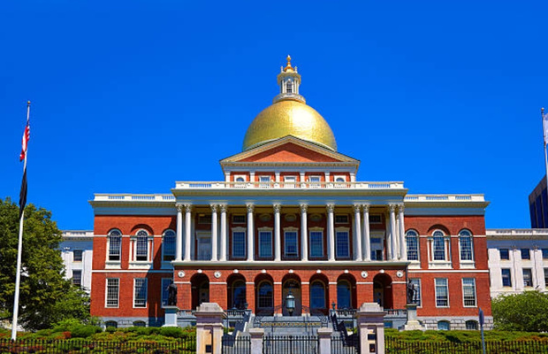 T&ograve;a Massachusetts State House